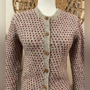 VTG Cottage Core Wool Cardigan with tiny hearts Northern Isles vintage 80’s